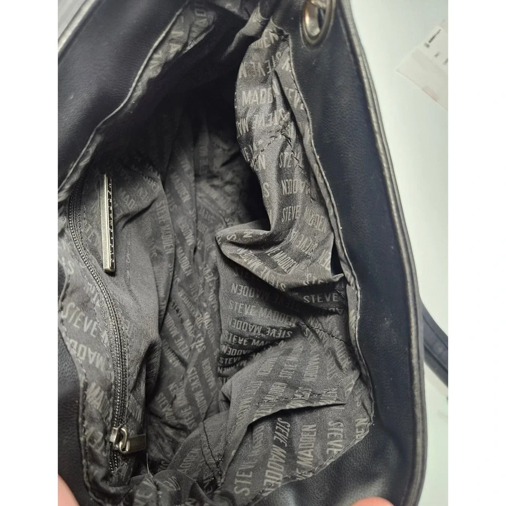 STEVE MADDEN‎ Black Quilted Crossbody Bag Silver SM Logo Flap Closure Messenger